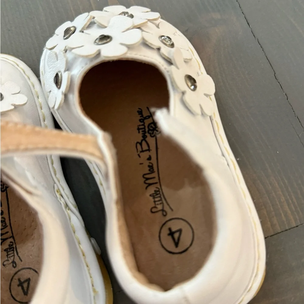 Little Mae’s Boutique Crystal Flowers Mary Jane Squeaky Shoes Size 4